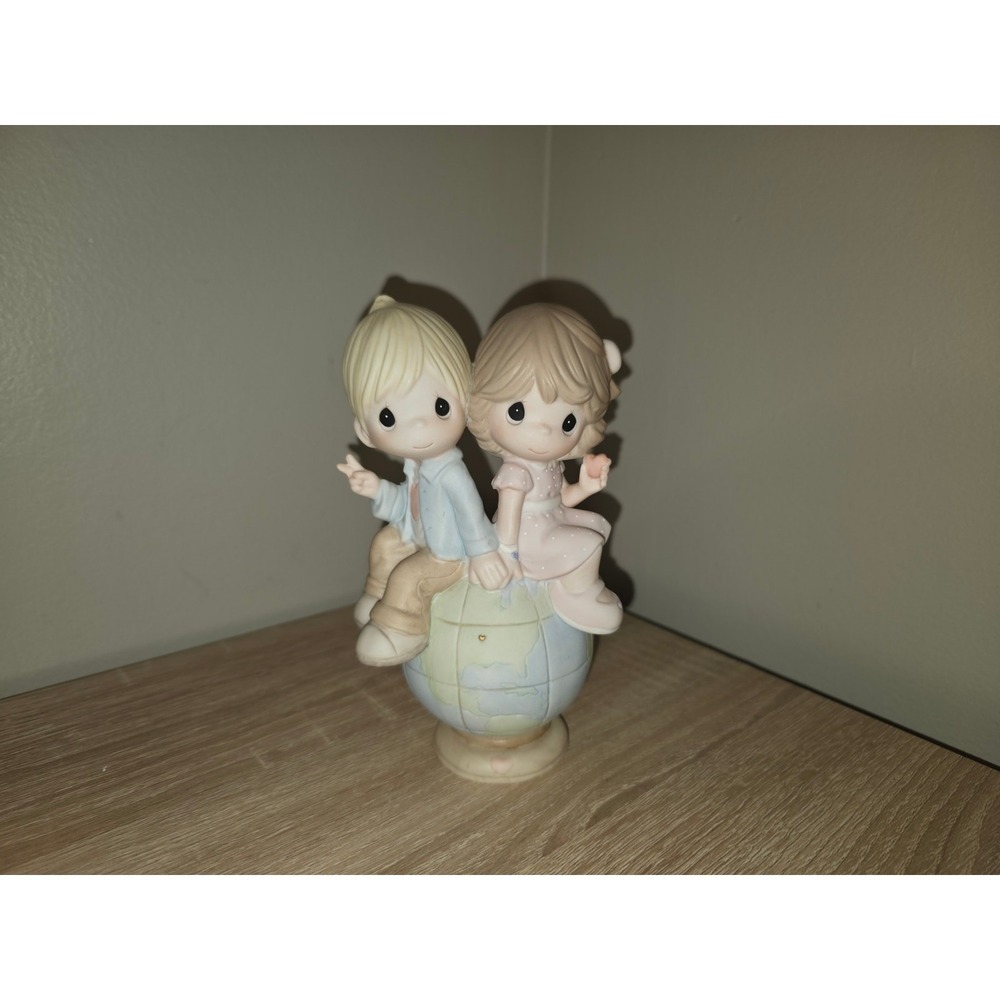 Precious‎ Moments Peace Love And Unity Globe Figurine CC119001 2011 Membership